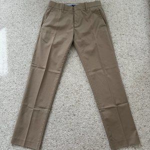 GAP Mens Size 31x32 Slim Fit Pleat Front Khakis